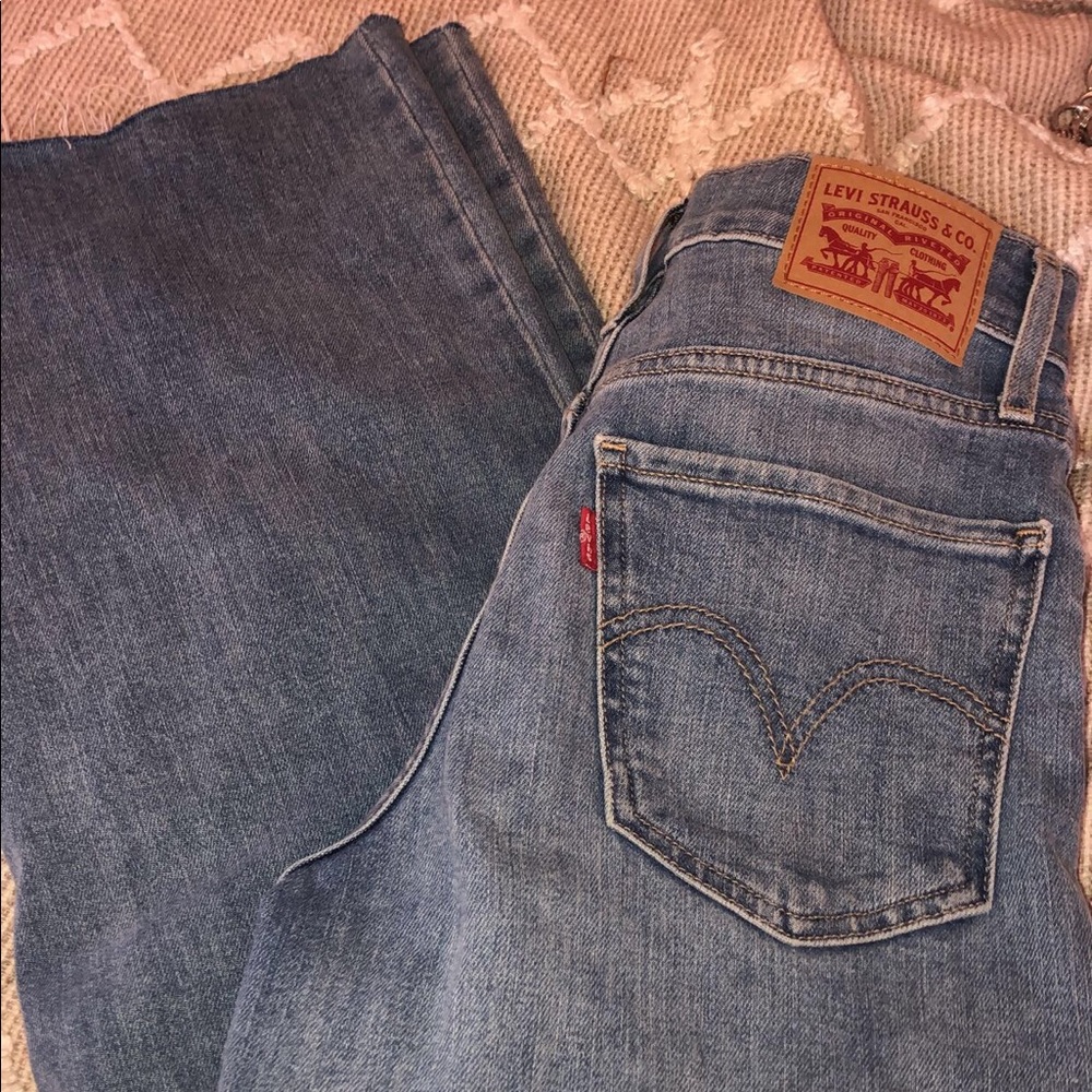 NEW WIDE LEG LEVIS